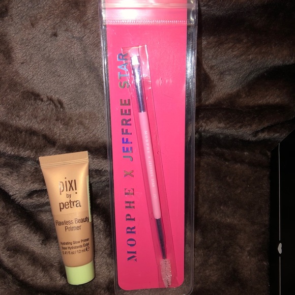 Boxy Charm Valentines Makeup Bundle - Picture 8 of 11